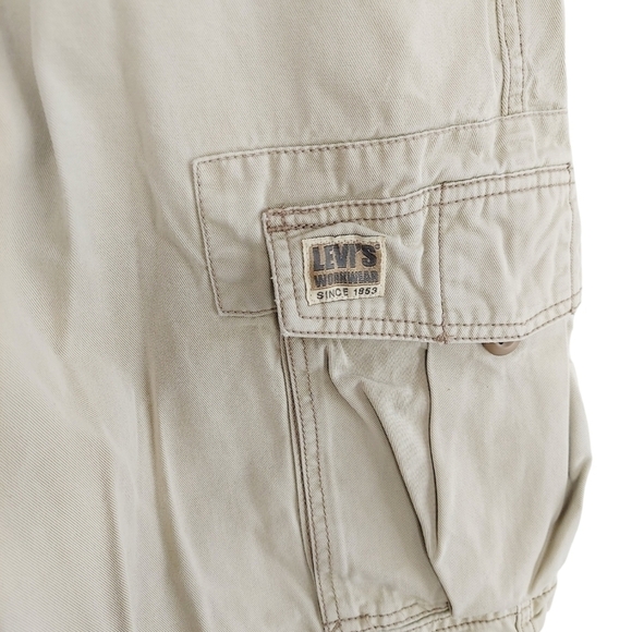 Levi's Mens Squad Cargo Shorts Size 32 Khaki Double Flap Back Pockets Hiking - Picture 3 of 16